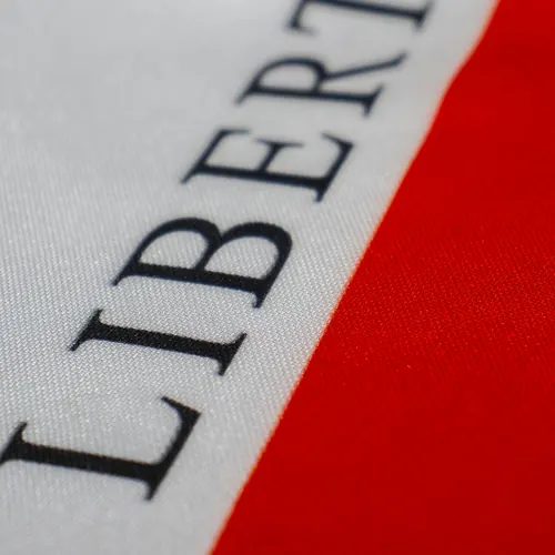 Detalhe das cores da bandeira de Minas Gerais no tecido