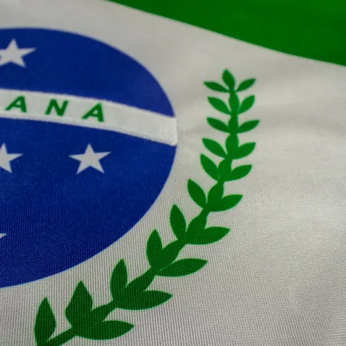 Detalhe das cores da bandeira do Paraná no tecido