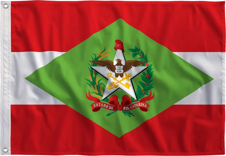 Bandeira de Santa Catarina estendida, com bainha e ilhós